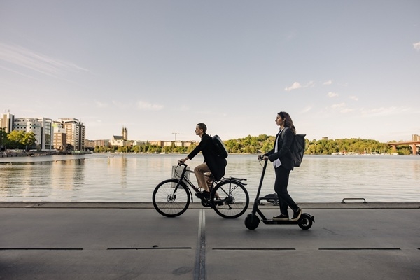Latvijas Mobilitātes asociācija: jaunie likuma grozījumi apdraud koplietošanas transporta pieejamību un attīstību