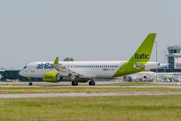 «airBaltic» turpina piešķirt nosaukumus savām lidmašīnām – jau desmit lidaparāti nosaukti Latvijas pilsētu vārdos