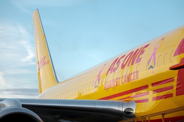 DHL kampaņa «As One Against Cancer» rosina rīkoties – Rīgas lidostā 6. oktobrī ierodas īpaša lidmašīna 