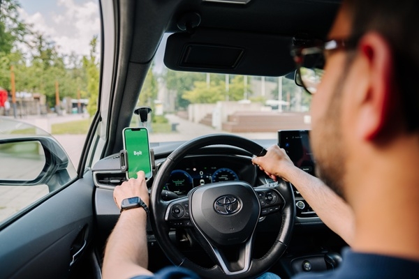 Lisabonā zīdainis nāk pasaulē «Bolt» brauciena laikā 