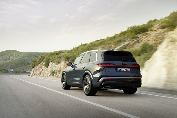 Atklāts jaunais «Audi Q7»: daudzpusība un veiktspēja jaunā līmenī