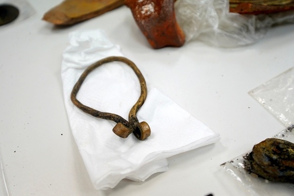 Torņa ielas pārbūvē konstatēts bagātīgs arheoloģiskais materiāls par «Arsenāla» apkārtnes attīstību un rīdzinieku dzīvi no viduslaikiem līdz 19. gadsimtam