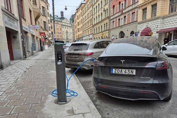 Latvijas Elektroauto biedrība piedalās izstādē «Balttour 2025» un organizē diskusijas par ceļošanu ar elektroauto