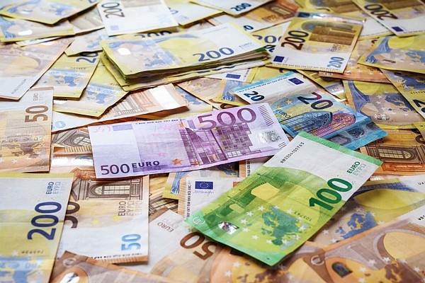 11. augusts vēsturē: Atklāj pirmo naudas iemaksas bankomātu Latvijā
