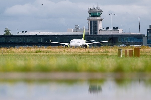 11. oktobris vēsturē: Ekspluatācijā nodod lidostu «Rīga»