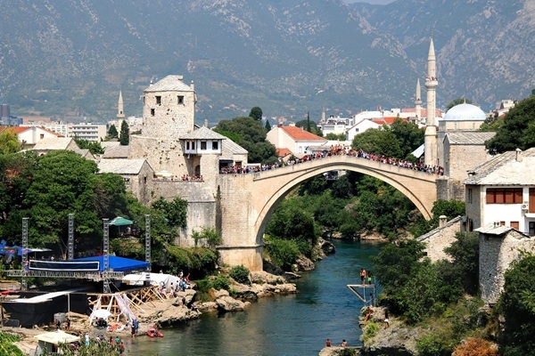 Mostaras tilts – UNESCO objekts un vienotības simbols Bosnijā un Hercegovinā