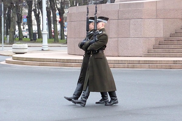 11. novembris vēsturē: Latvijā atzīmē Lāčplēša dienu