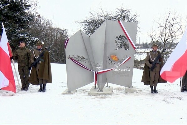 5. decembris vēsturē: Jēkabpilī atklāj pieminekli Itai Kozakevičai