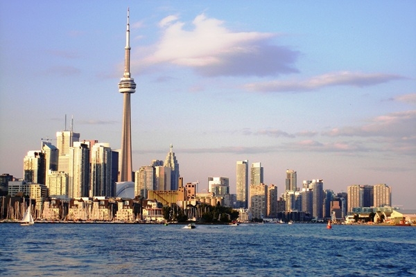 26. jūnijs vēsturē: Toronto atklāj «CN Tower»