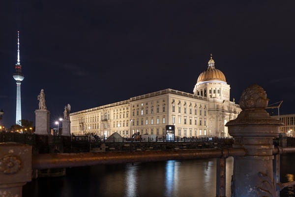 21. jūlijs vēsturē: Berlīne atklāj jaunu kultūras tūrisma simbolu 