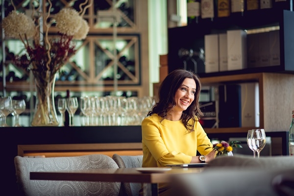 LIELĀ INTERVIJA: Esam ciemos pie restorāna «Bibliotēka No 1» vadītājas Ineses Dzelmes