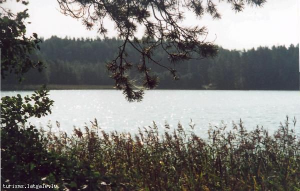 Pildas-ezers-ar-salam Pildas ezers ar salām