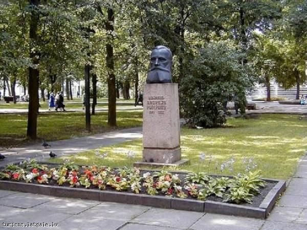 Dzejnieka-Andreja-Pumpura-krusutels Dzejnieka Andreja Pumpura krūšutēls