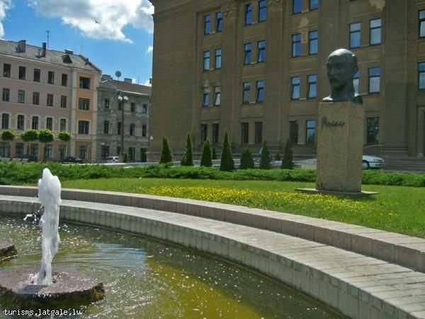 Dzejnieka-Jana-Raina-krusutels Dzejnieka Jāņa Raiņa krūšutēls