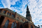 25. jūlijs vēsturē: Liek pamatakmeni Rīgas Domam