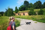 Ceļo ar ķepaini: Travelnews.lv un Šeidins iepazīst Daugavgrīvas cietoksni